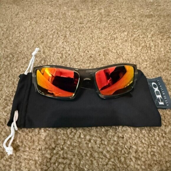 ( OO9014 ) Oakley Gascan Smoke Gray Frame Ruby Iridium Lens - Picture 2 of 7